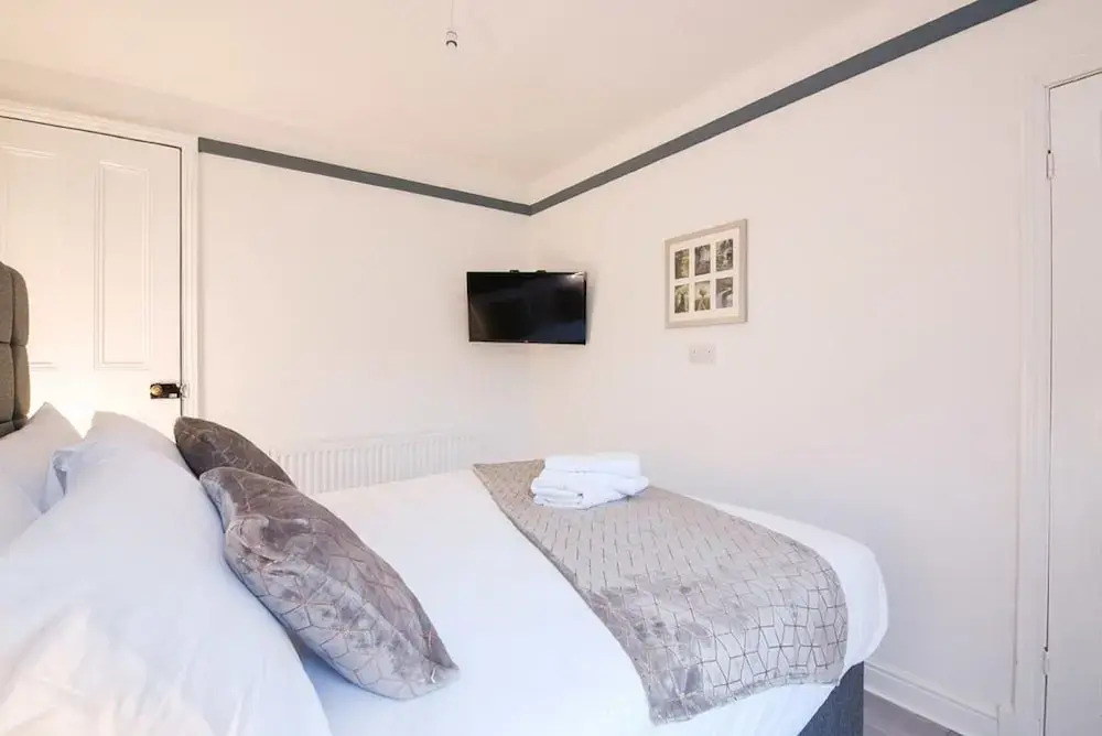 Elegant 2 Bed House at Saxon - Leicester