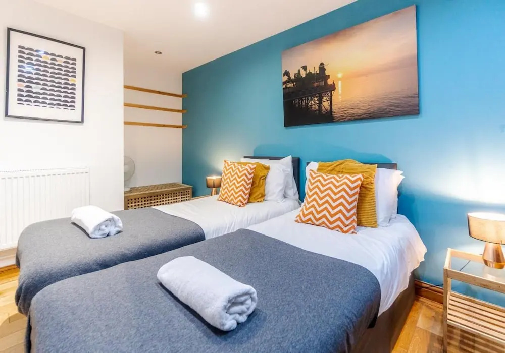 Pebble Mews House - Sleeps 6 to 8 Guests