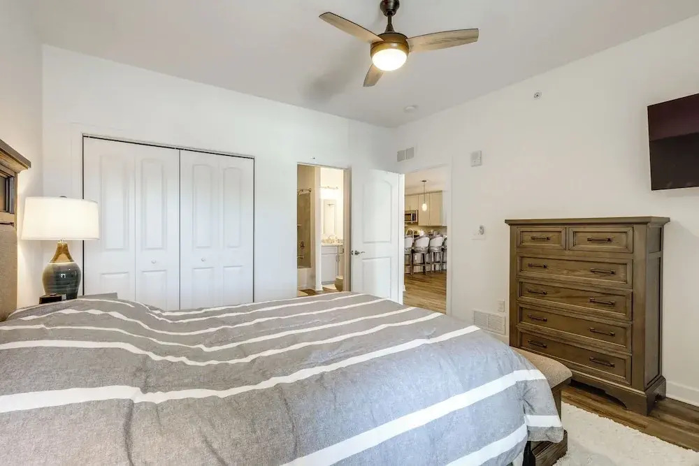 Bright Lewes Condo w/ Balcony, 7 Mi to Beach!