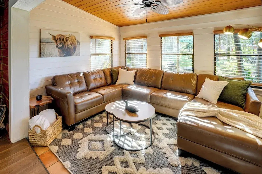 Lake Okeechobee Dockside Cabin w/ Pool Access