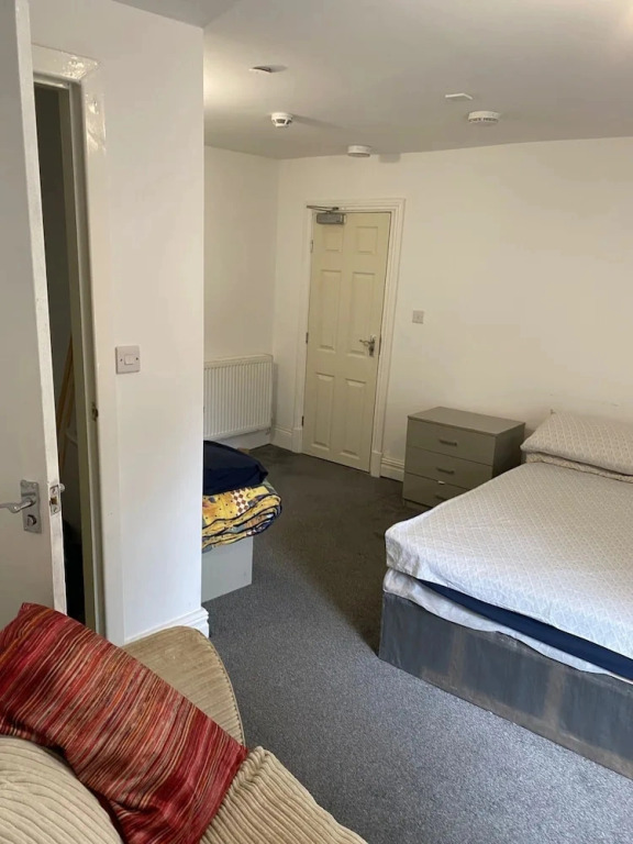 6 Bed