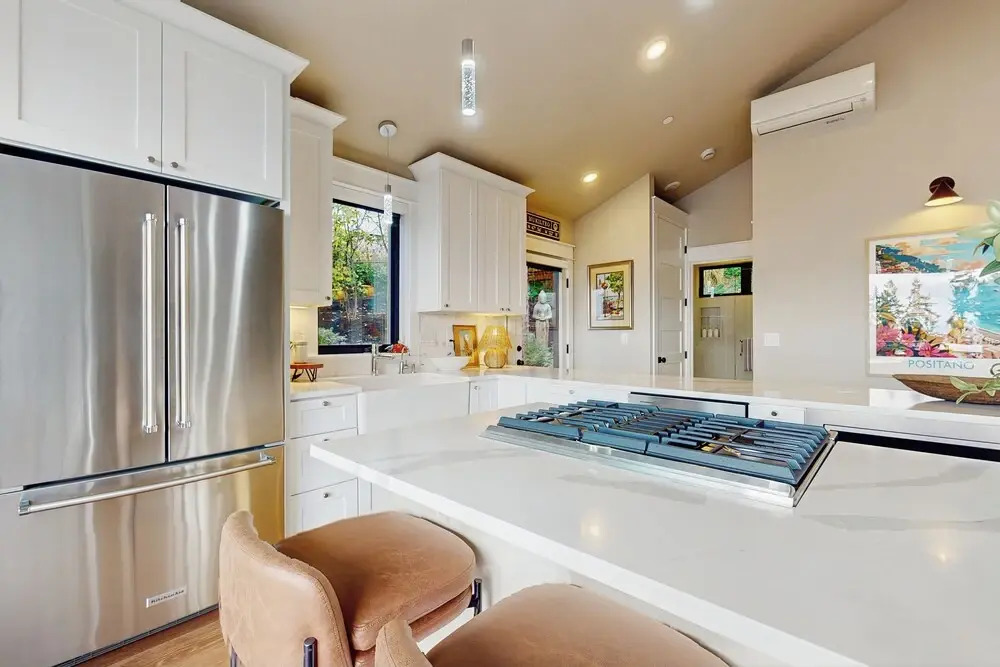 1 BR Home w/ Gas Fireplace & Puget Sound Views
