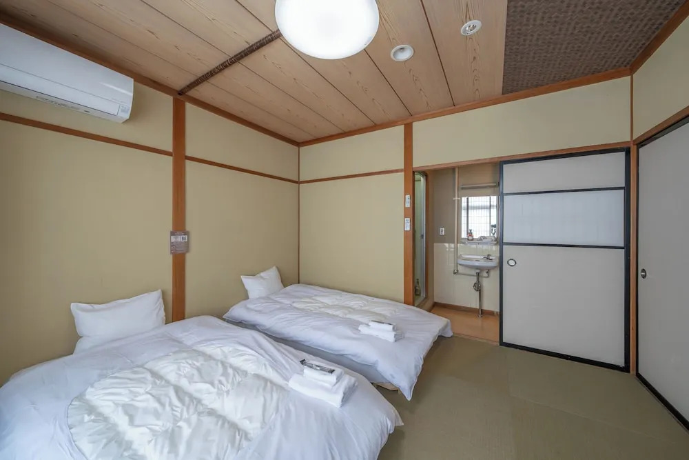 KOMOREBI HOSTEL-your cozy place