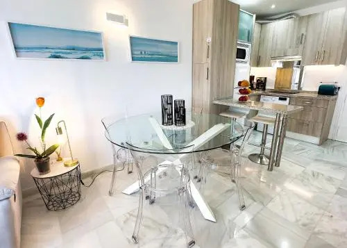 Lovely 1 Bed Apartment with Wi-Fi + Sea Views in Skol Marbella