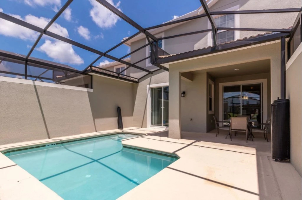 4 Bedrooms 3 Bathrooms Storey Lake 4853 Rc