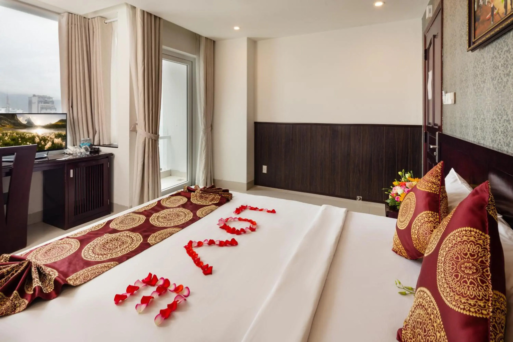 Azura Hotel