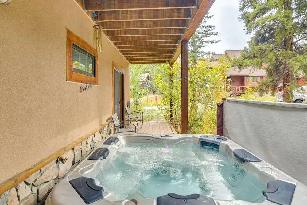 Mountainside Winter Park Ski Home w/ Hot Tub