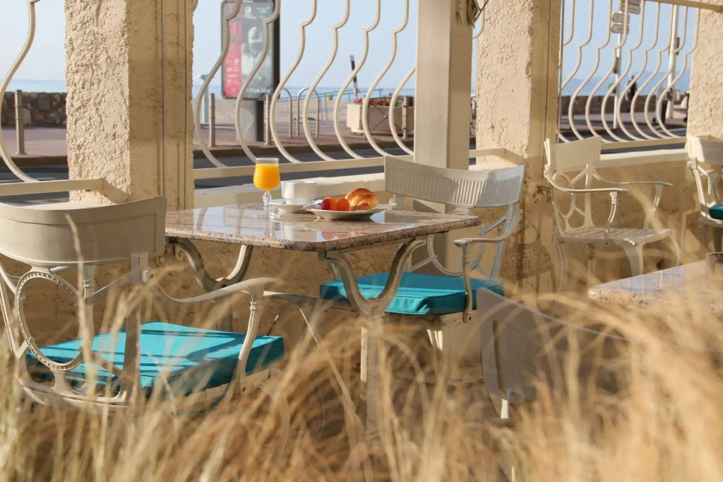 Hotel Saint Georges, Face à la mer