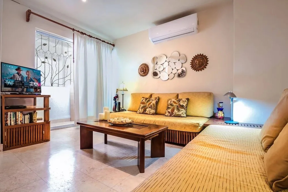 Charming 1 BR Between 5th Avenue and the Beach