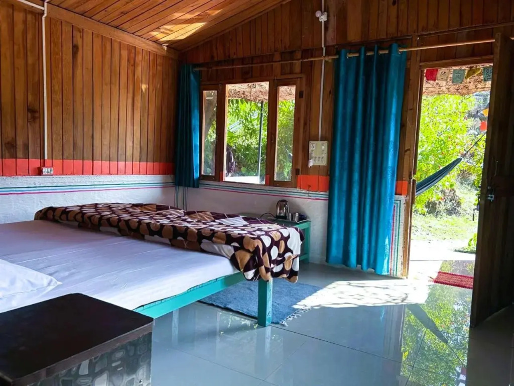 12 BHK Rustic hut in Dhaulsoot Village 3 km from Laxmijhula near Badrinath Road, Rishikesh, by GuestHouser (AE3B)
