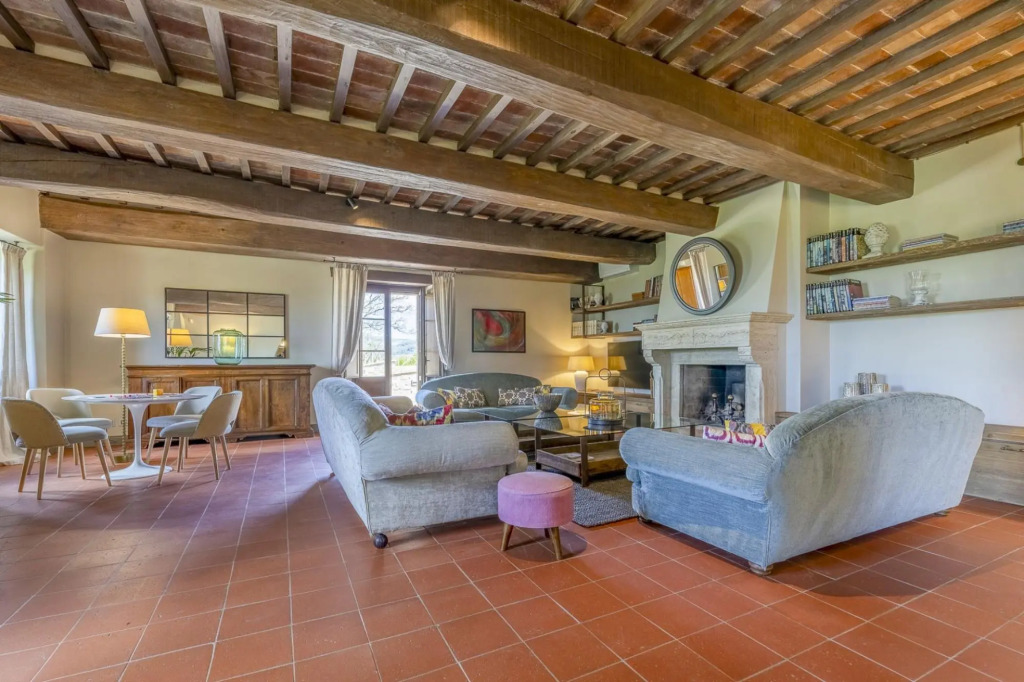 Villa Trasimena is a property with great character, located in a truly enviable position overlooking-Villa Trasimena