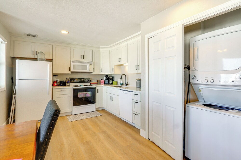 Charming Condo w/ Pool Access in Osage Beach!