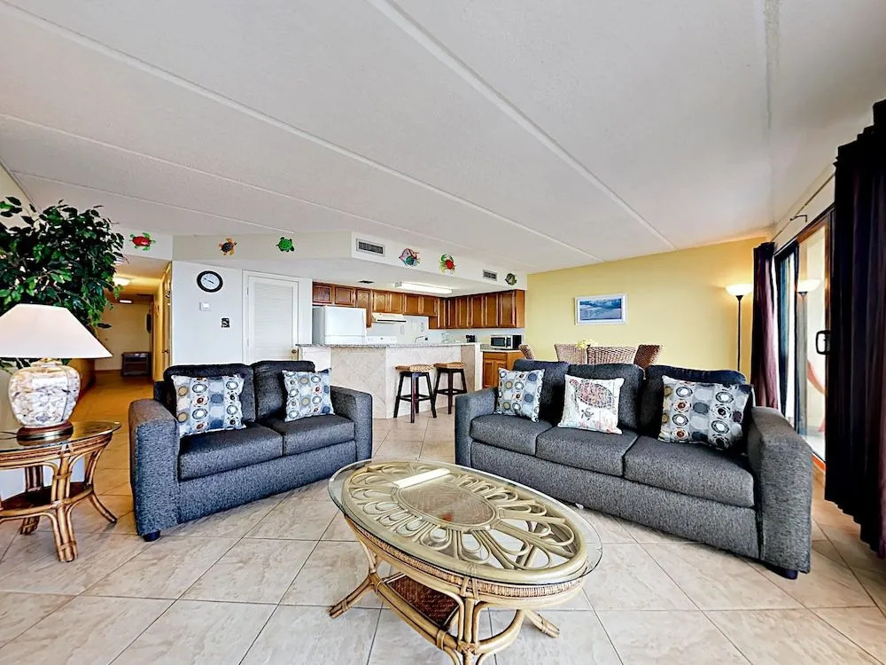 5570 Gulf Blvd Condo Unit 201 - 2 Br condo by RedAwning