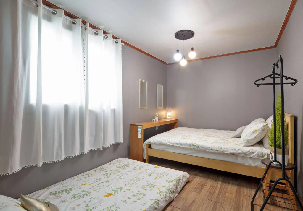 Cozzzy Guest House - Hostel