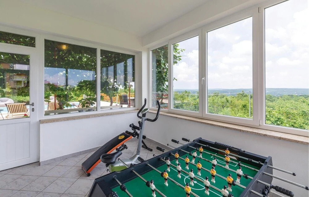 Amazing Home in Labin with WiFi, 7 Bedrooms & Hot Tub
