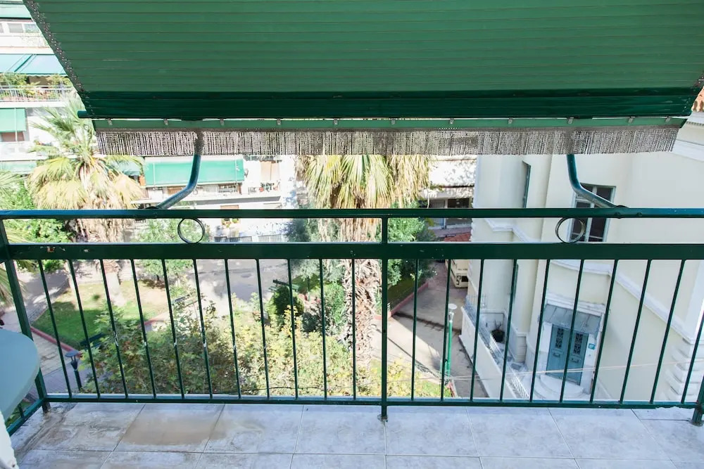 Brand new apt in central Athens