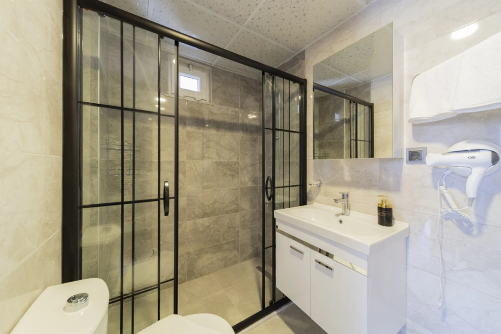 Fantastic Flat with Balcony and View in Aksu