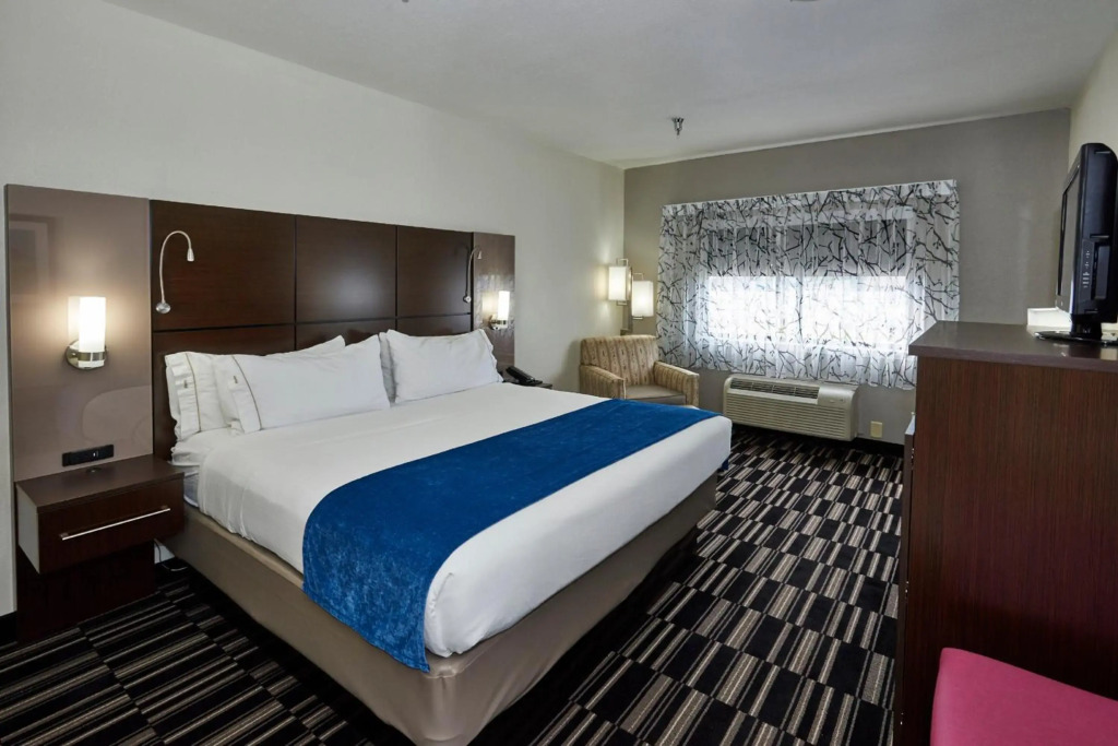 Holiday Inn Express & Suites Birmingham South - Pelham by IHG
