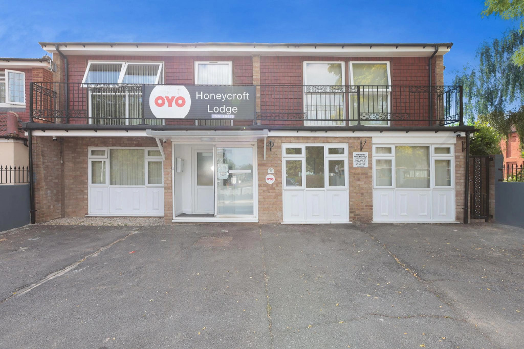 OYO Honeycroft Lodge, Uxbridge