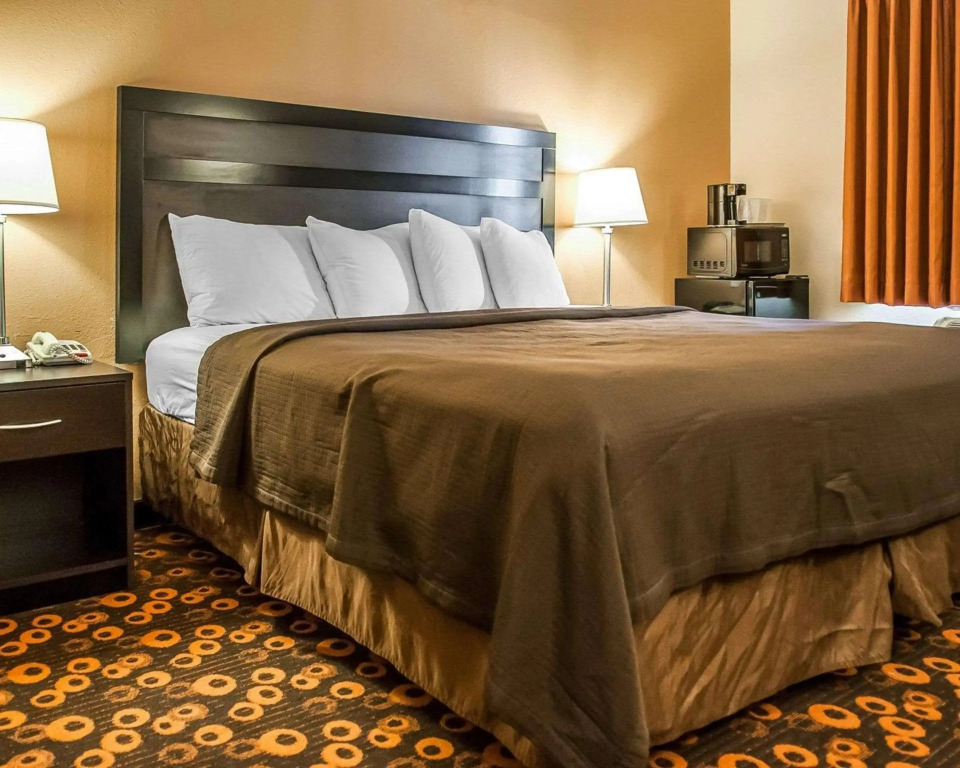 Econo Lodge Inn & Suites Santa Fe South