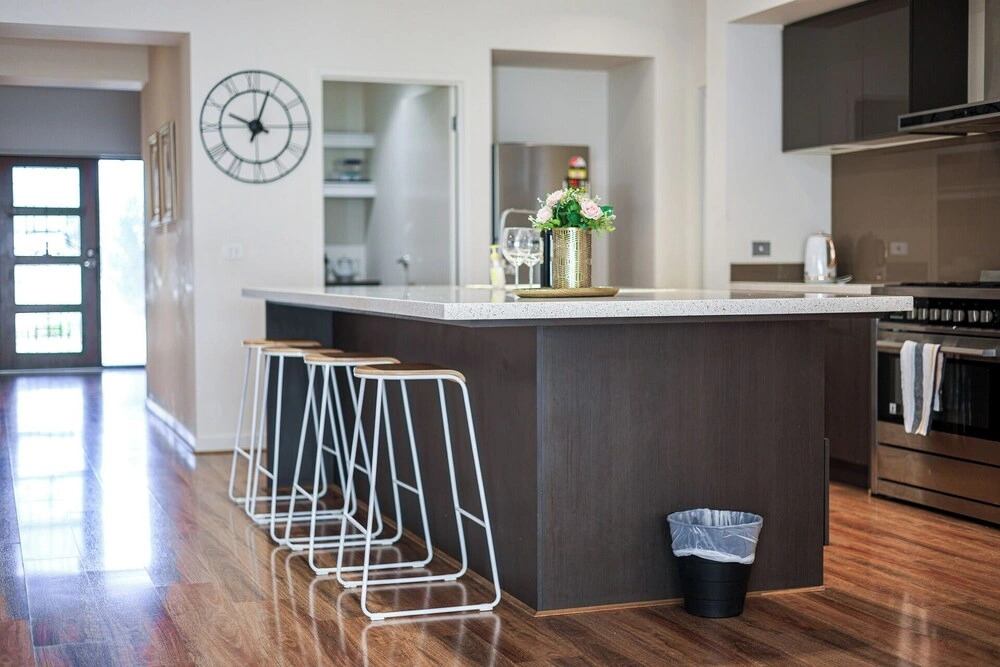 Stylish Luxe House For Big Group Near Shopping Center