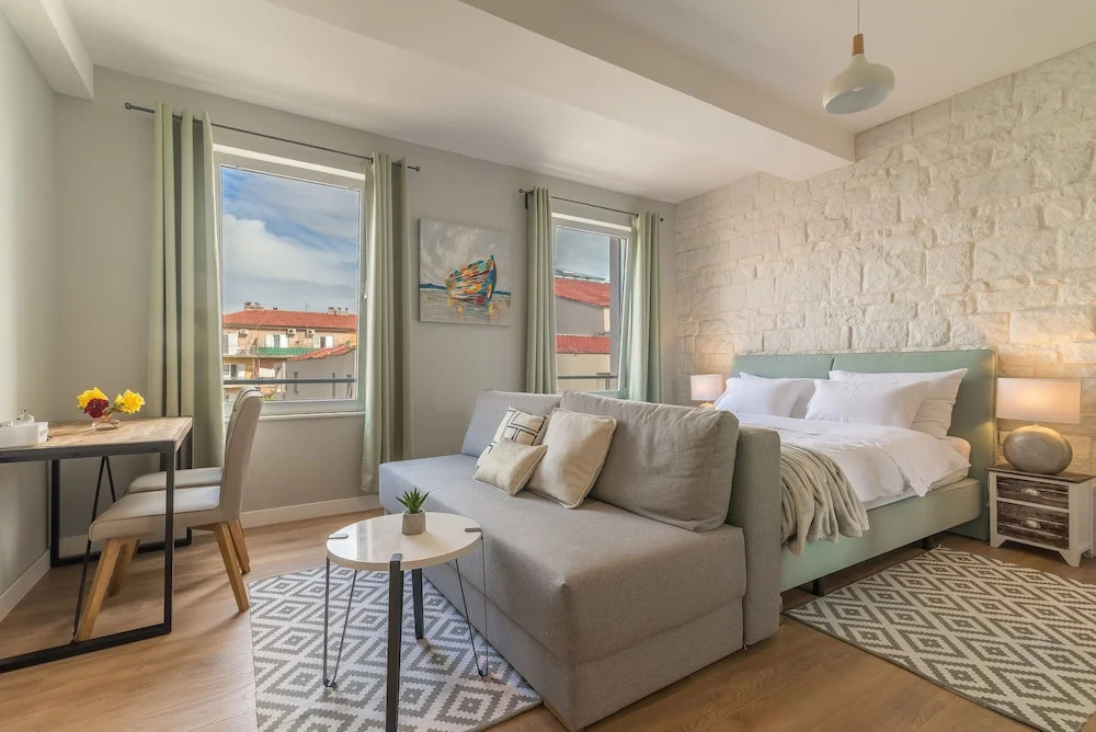 Luxurious Suites Elegance