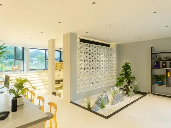 Xingyi Yuejing Inn