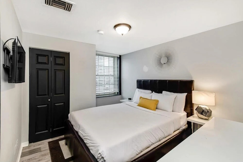 2135 Walnut Street Enjoy Sunsets at 1BR Home at Rittenhouse Square