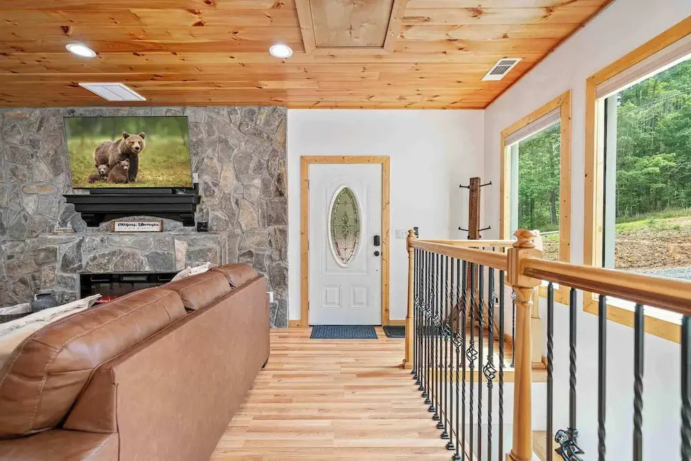 New Listing - Luxurious Mountain Home for 8 With Amenities
