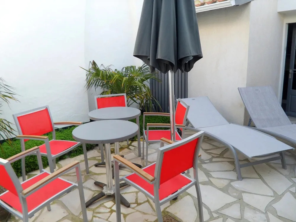 House With one Bedroom in Saint-gilles-croix-de-vie, With Furnished Te