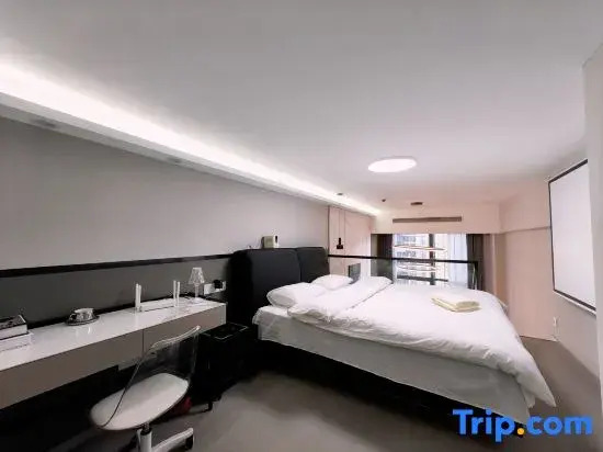 Wuhan Xilai Light Luxury Homestay (Xujiapeng Metro Station Branch)