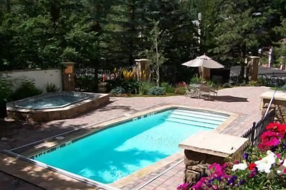 Condo with Hot Tub Free Garage Parking by RedAwning