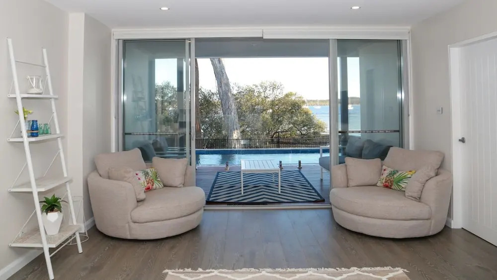 Hampton's Coastline Retreat