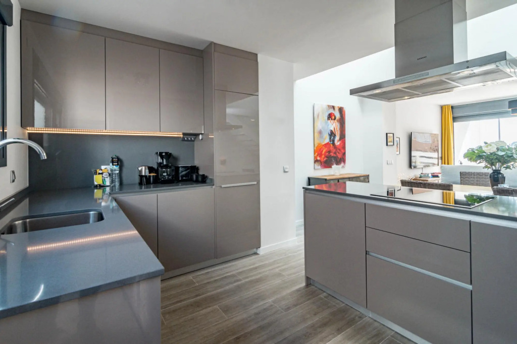 LMT46- Spacious townhouse modern style