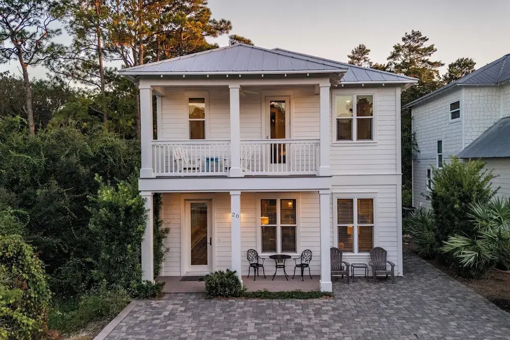 Gulf Coast Gem by Avantstay 3 Blocks to Beach & Town Plaza Community Pool