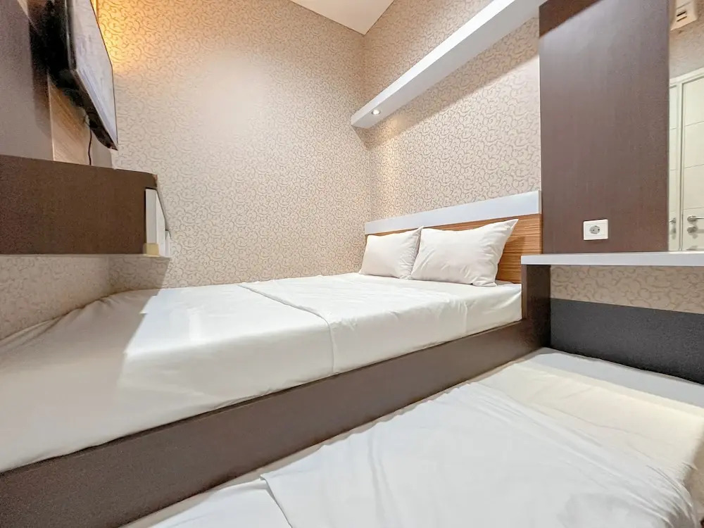 2Br Apartment Near Tunjangan Plaza In City Center At Trillium Residence