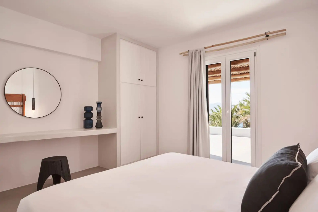 Monogram Travel Naxos