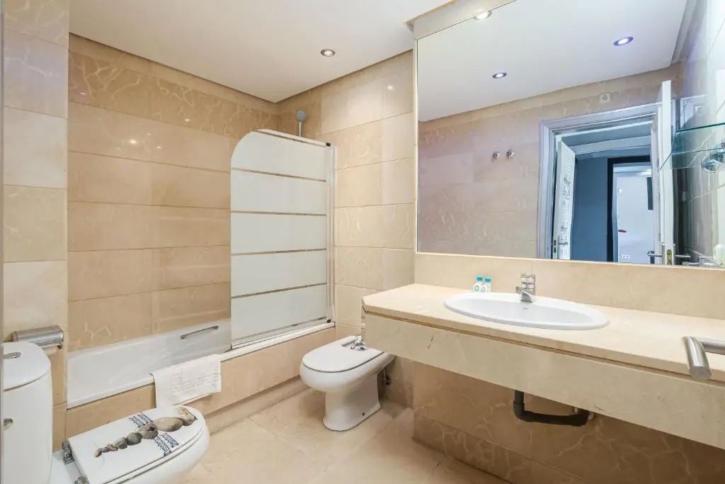 Trendy Apt. Puerto Banús (Free Parking & Pool) - RDR208