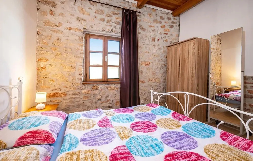 Amazing Home in Lisane Tinjske With 4 Bedrooms, Wifi and Outdoor Swimming Pool