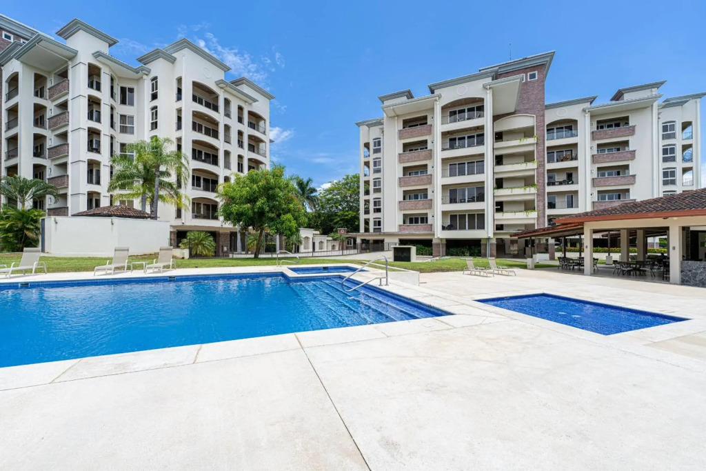 Condo for up to 4 guest in a resort-like community, just steps form the beach