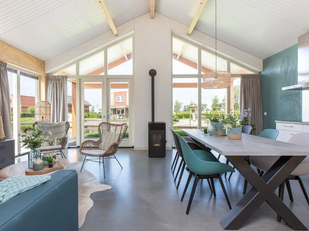 Bungalow With a Terrace Near the Sneekermeer