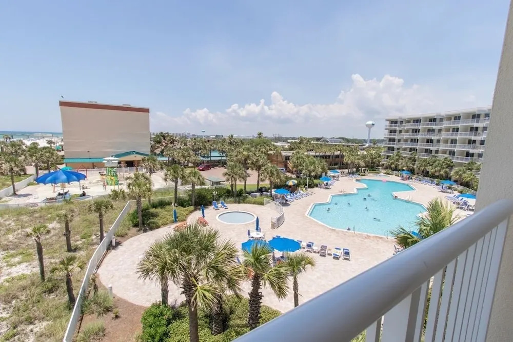 Gulfside 402 - 3 Br condo by RedAwning