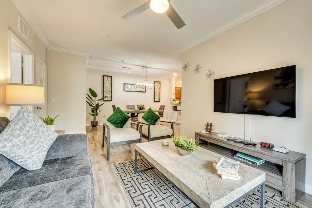 10 Mi to Disney World: Modern Condo w/ Resort Pool