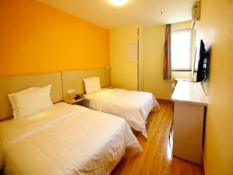7Days Inn Xi'an Fengcheng Road Number Four Airport Shuttle Bus Station