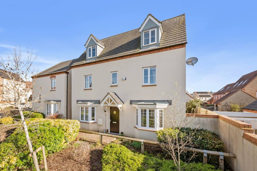 The Seven Residence - Hot tub, 5 min to Bicester Village, Pet friendly