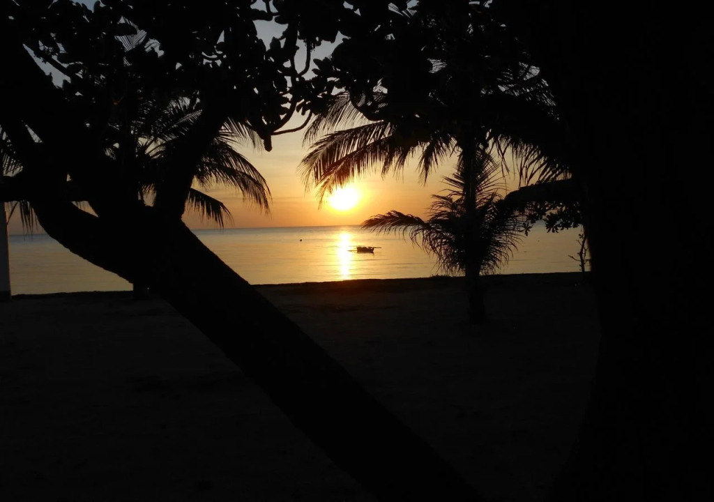 Gold View Beachfront Resort