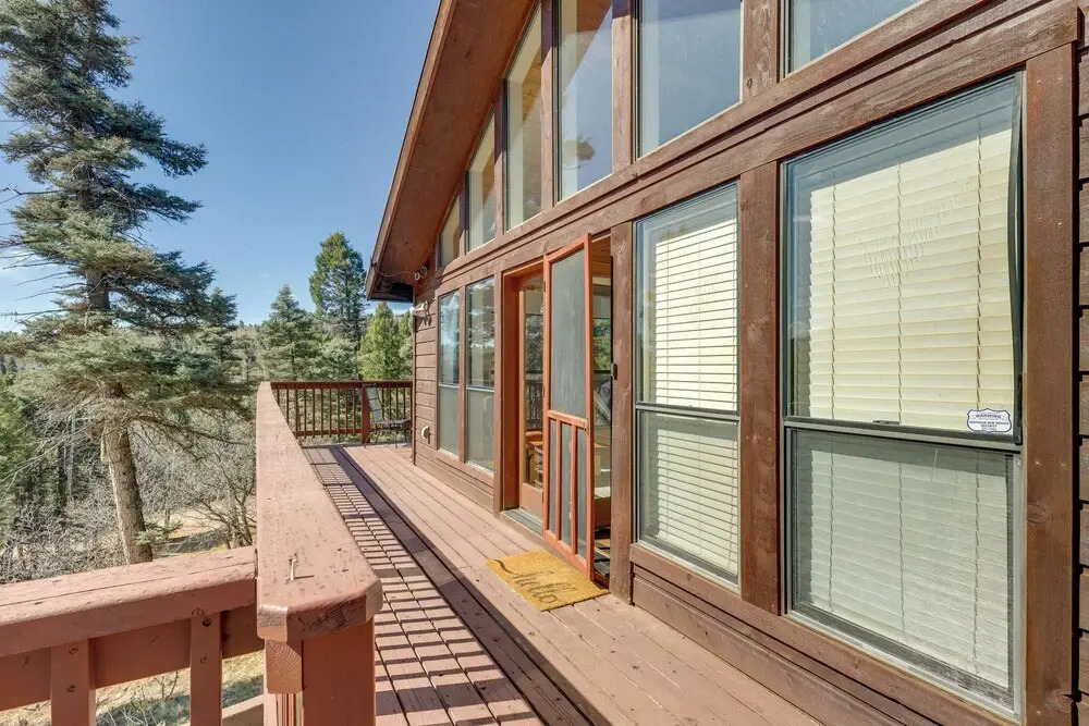 Mtn-view Deck: Cabin Getaway in Angel Fire