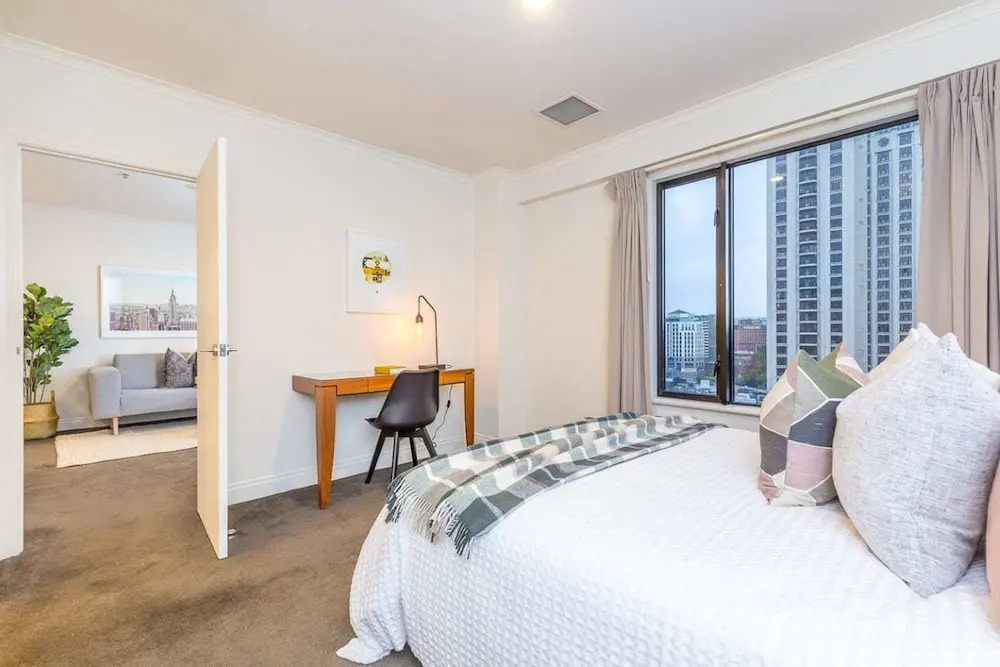 Lovely City Apartment with Pool & Gym