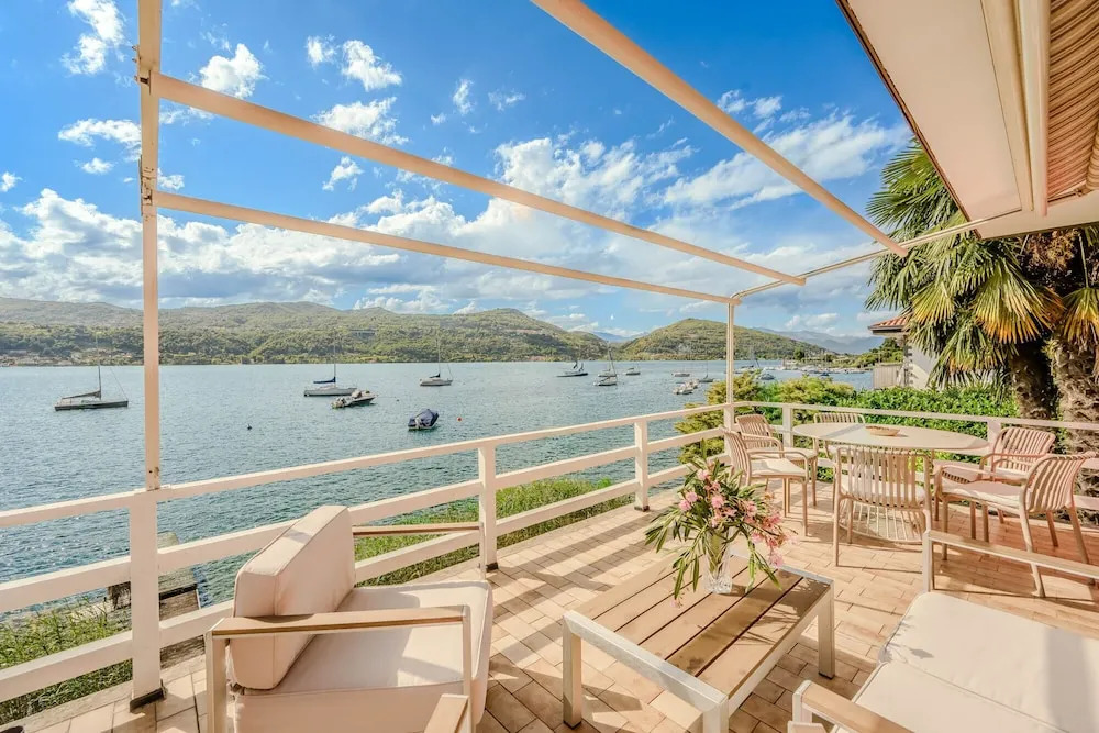Italian Lakes Lakeside Villa With Direct Lake Access
