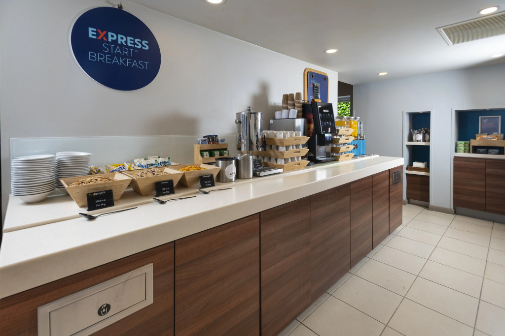 Holiday Inn Express Taunton East by IHG